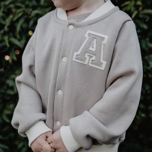 Collegejacke mit Buchstaben Applikation