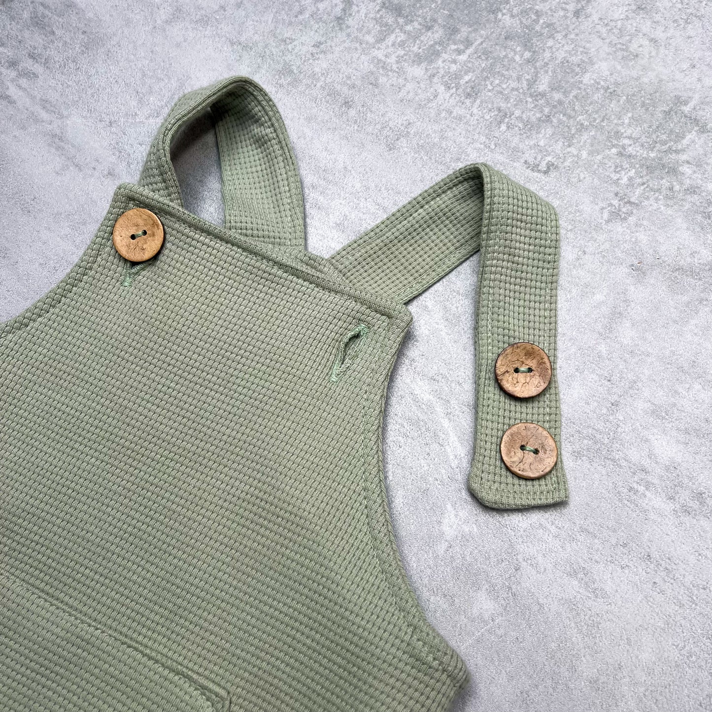 Latzhose dusty green | Gr. 68