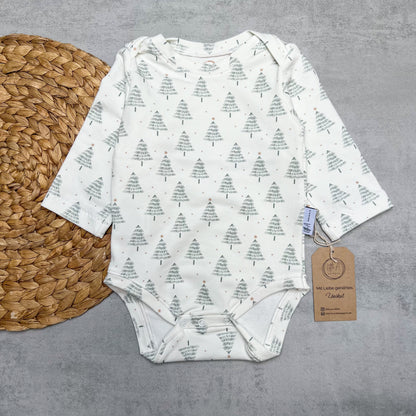 Weihnachtlicher Babybody mit Tannenbäumen | Gr. 92