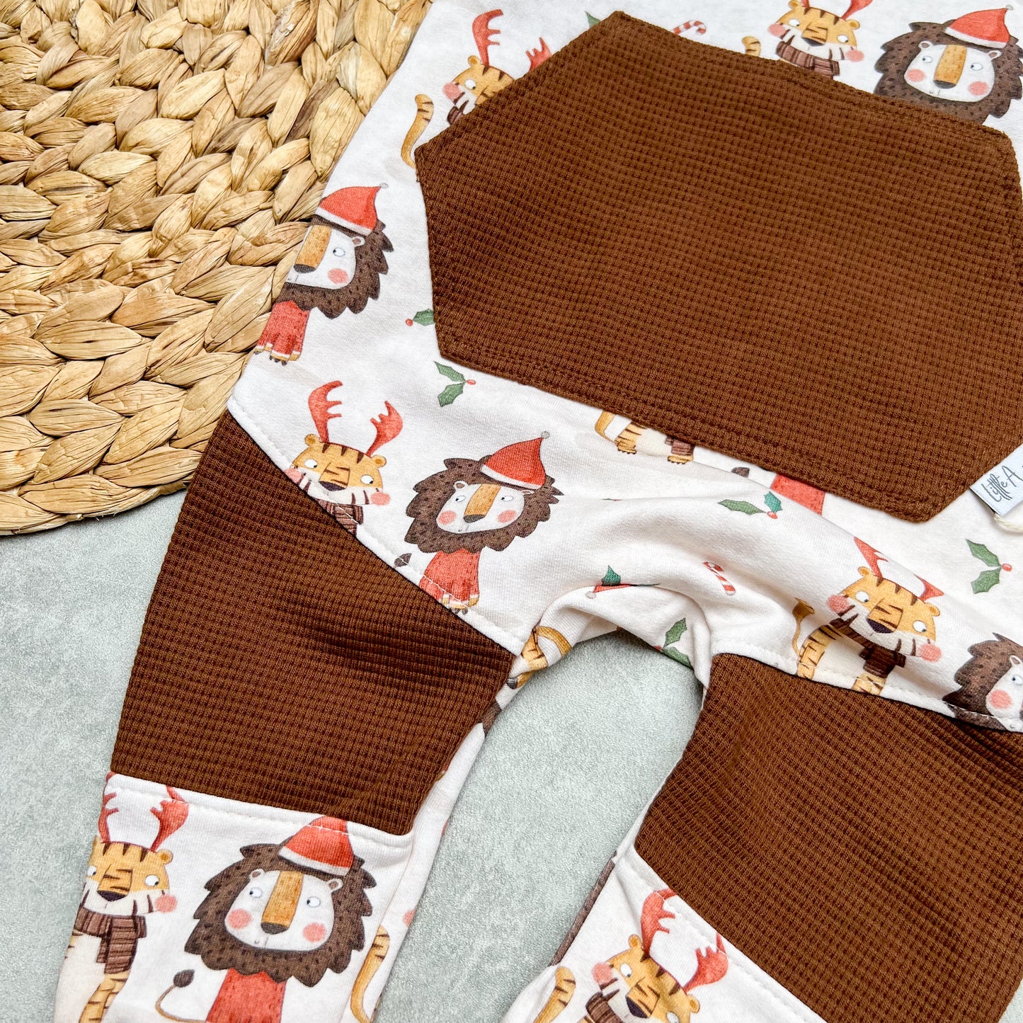 Weihnachtliche Latzhose | Gr. 74