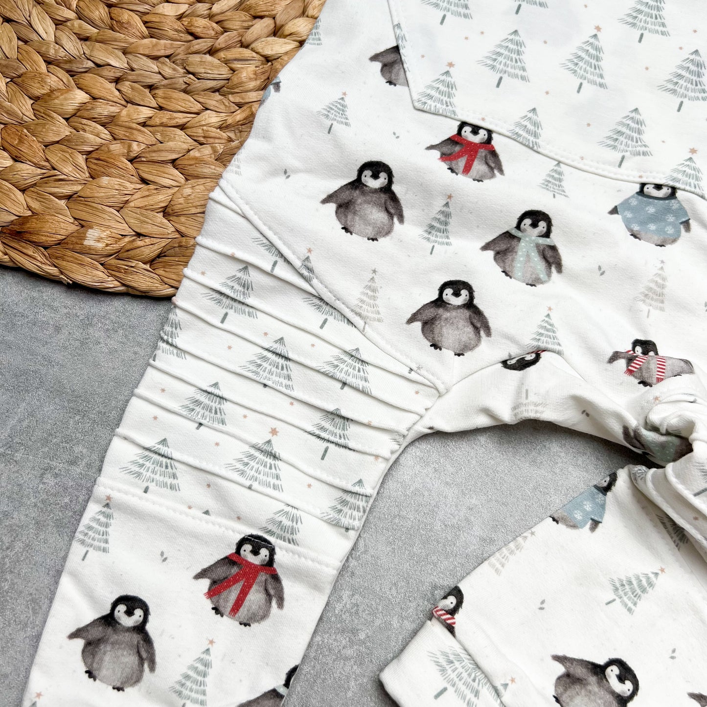 Weihnachtliche Latzhose | Gr. 86