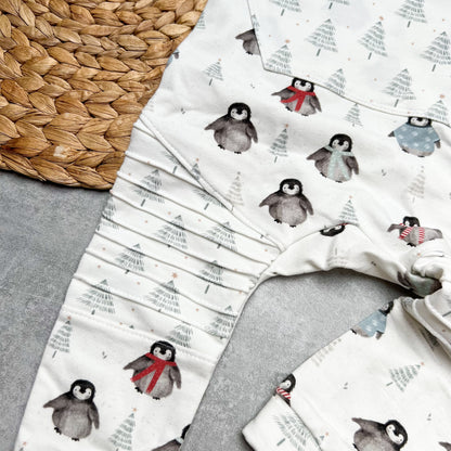 Weihnachtliche Latzhose | Gr. 86